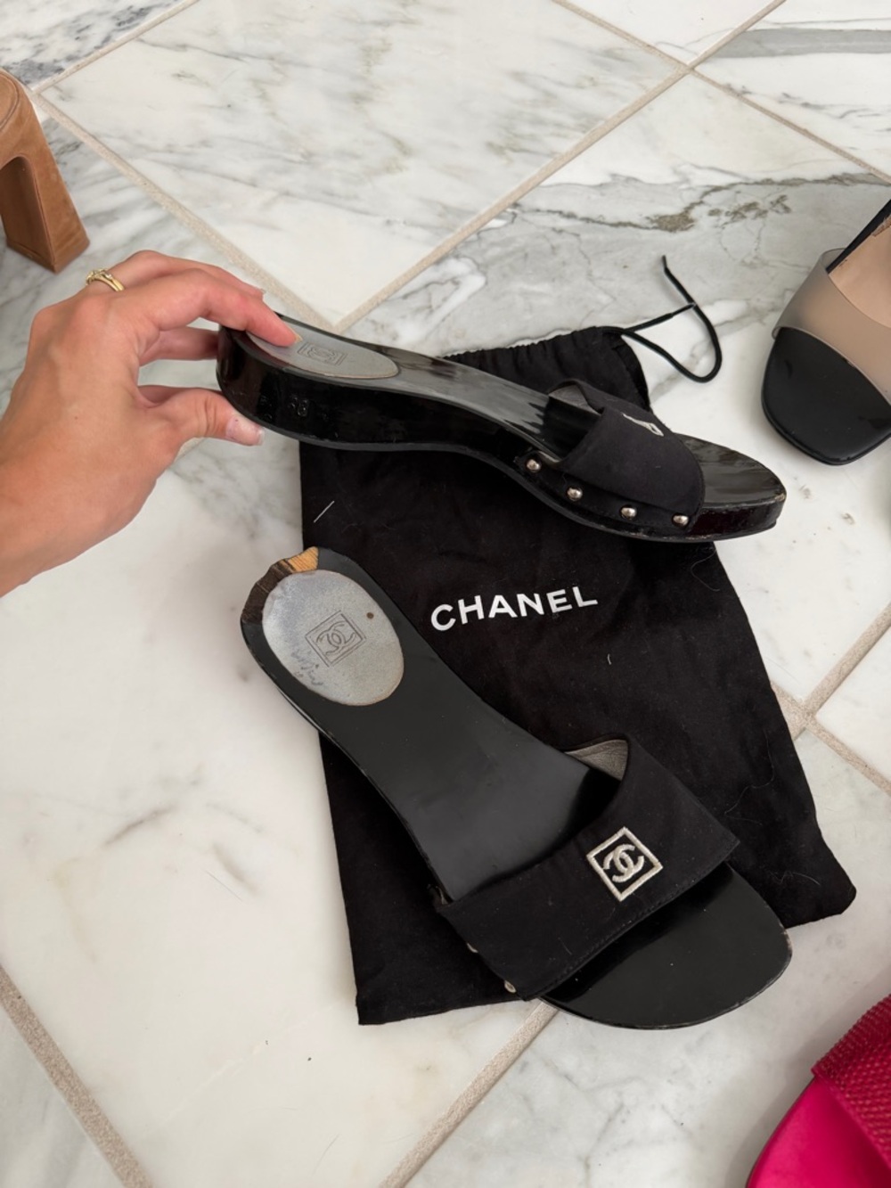 CHANEL Black and Hot Pink Women's Slide & Mule Collection - Picture 3 of 7
